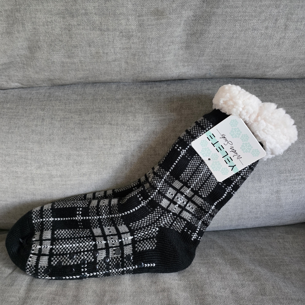 Thick Warm Socks With Grippy Bottoms